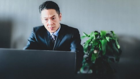経理　人材募集　いつ？