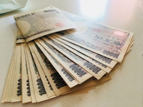 お金　引き出し